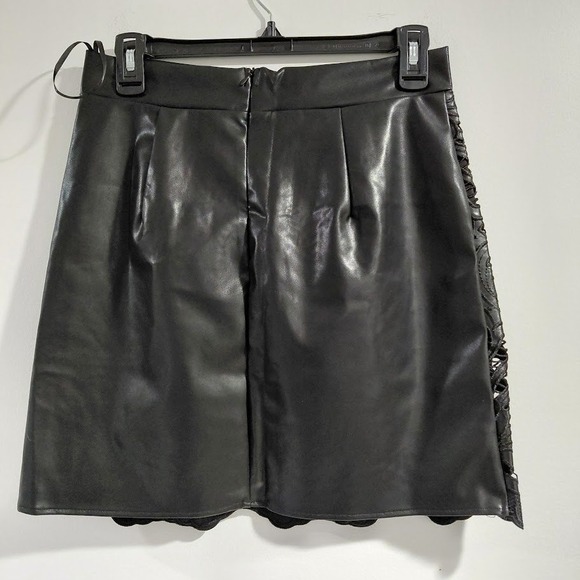 ChicMe Womens Black Faux Leather Laser Cut Lace Mini Skirt Size Medium - Picture 2 of 10